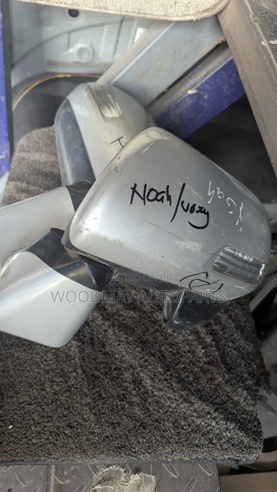 Toyota Voxy/Noah Sidemirror