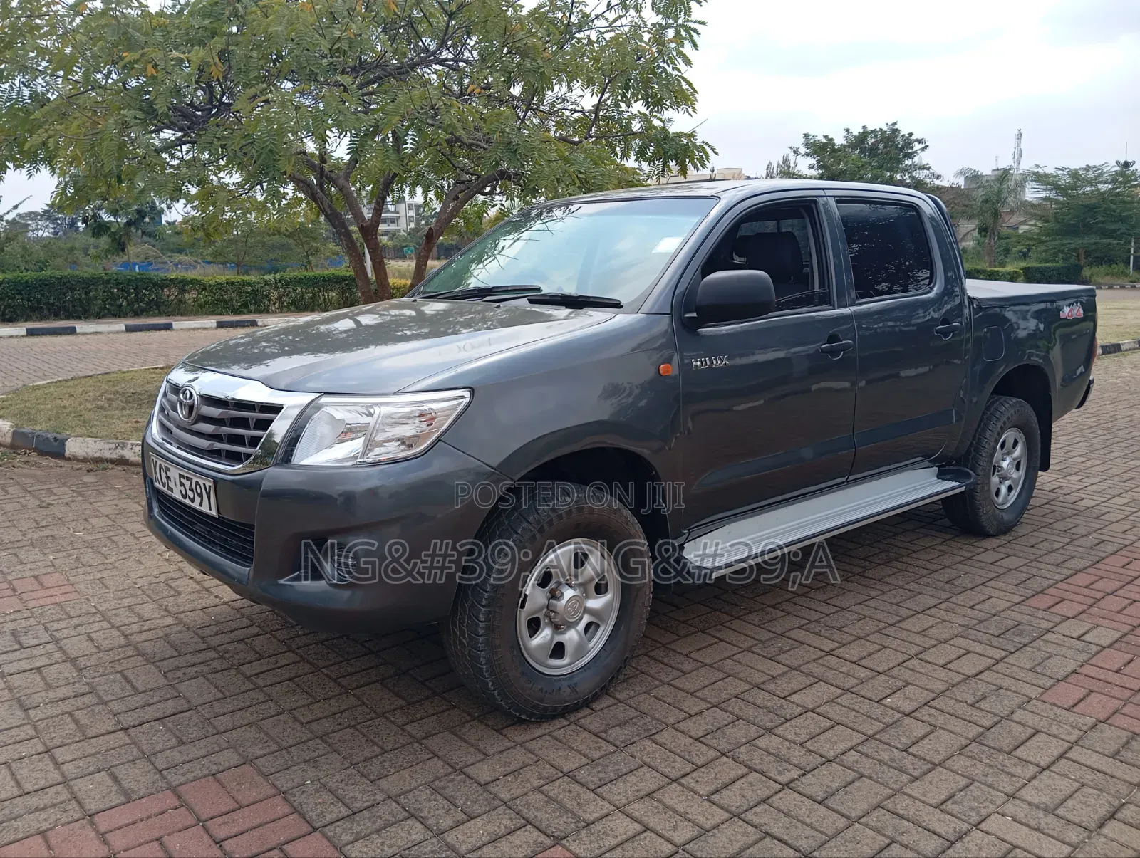 Toyota Hilux 2015 Gray