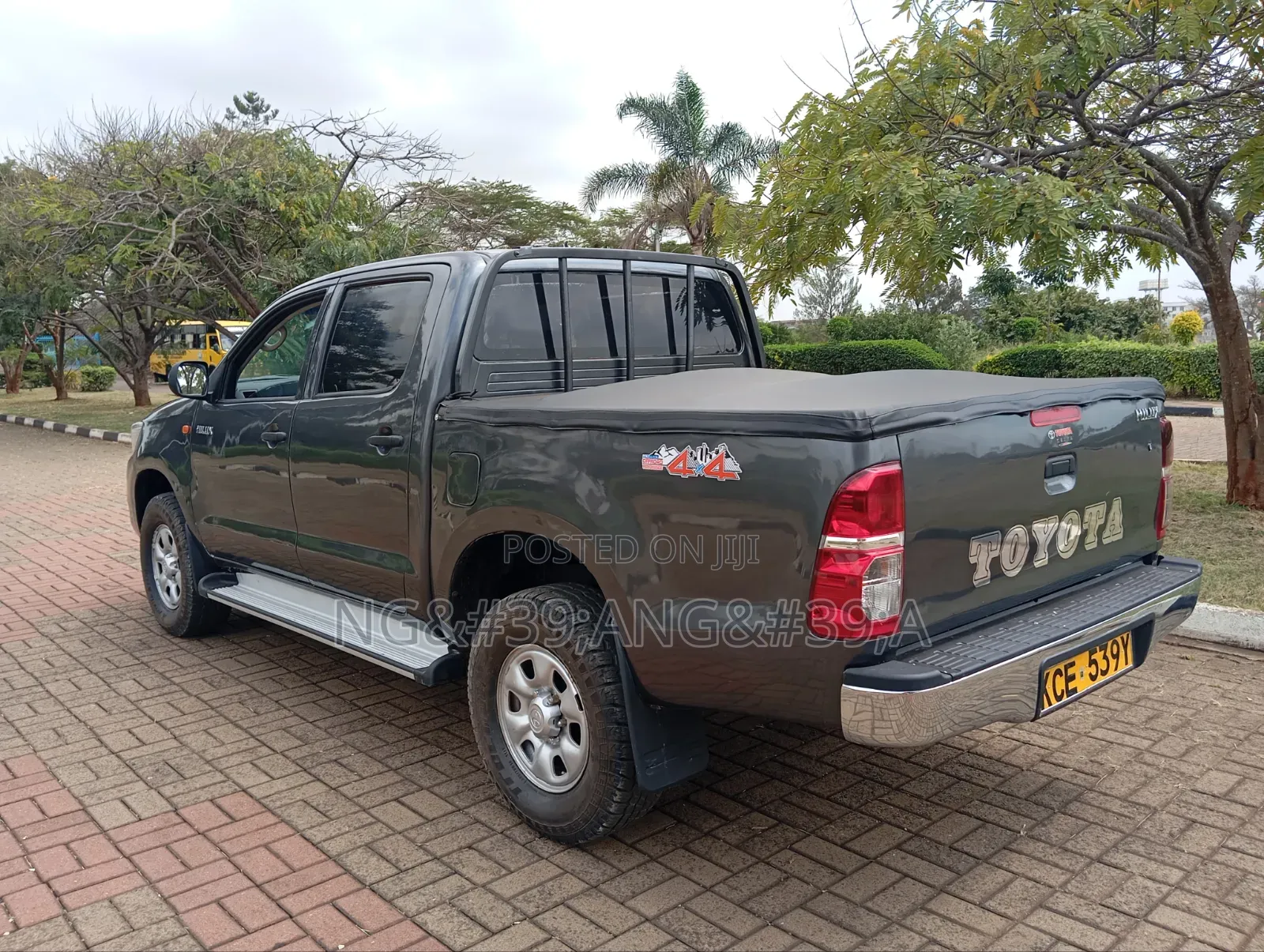 Toyota Hilux 2015 Gray