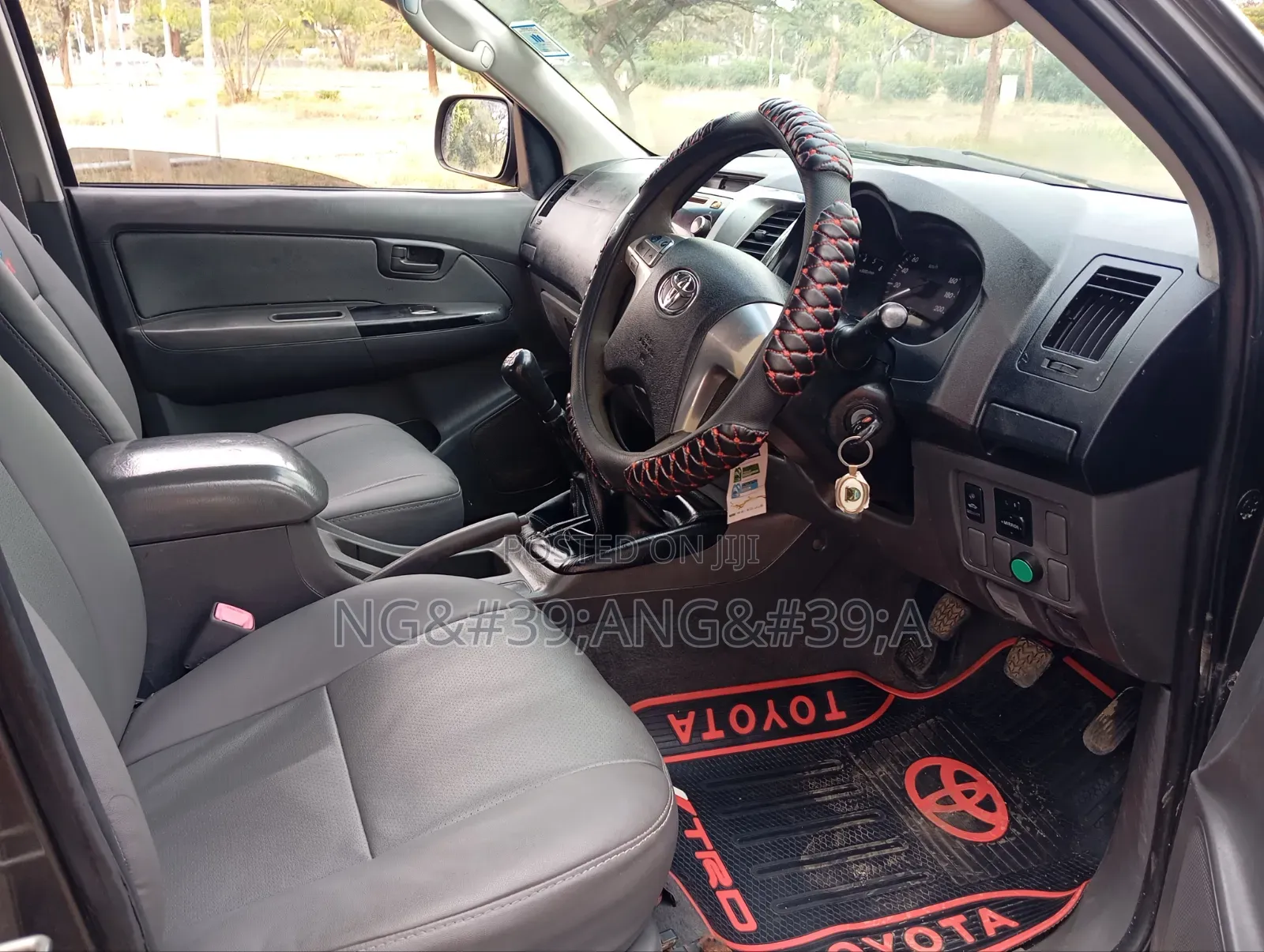 Toyota Hilux 2015 Gray