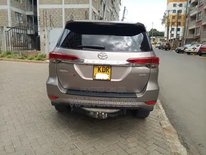 Toyota Fortuner 2017 Brown