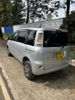 Toyota Sienta 1.5 FWD 2012 Silver