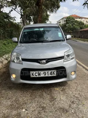Toyota Sienta 1.5 FWD 2012 Silver