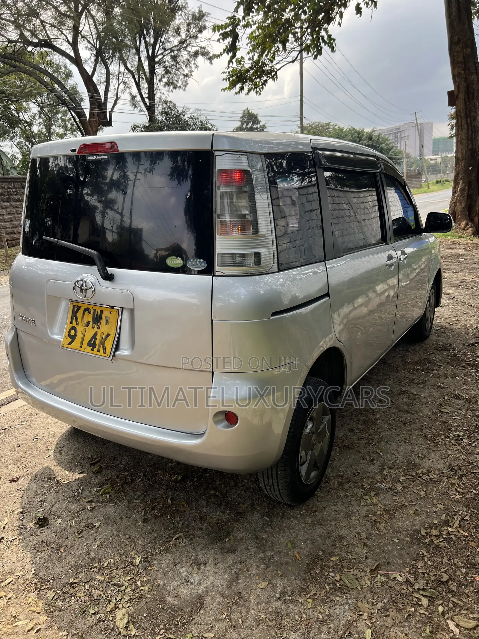 Toyota Sienta 1.5 FWD 2012 Silver