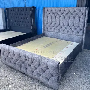 5x6 Grey Tufted Bed With Elegant Finish