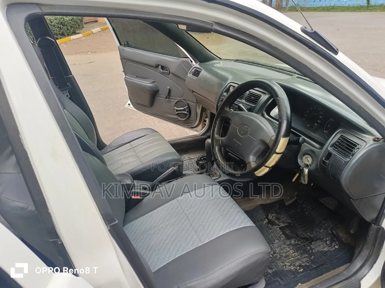 Toyota Corolla 2000 White