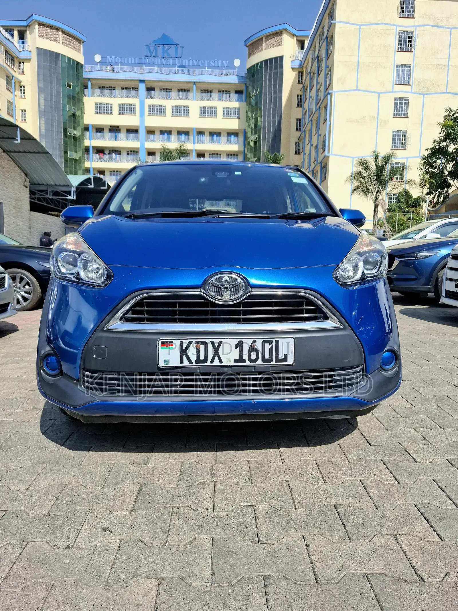 Toyota Sienta 2018 Blue