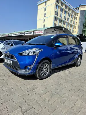 Toyota Sienta 2018 Blue