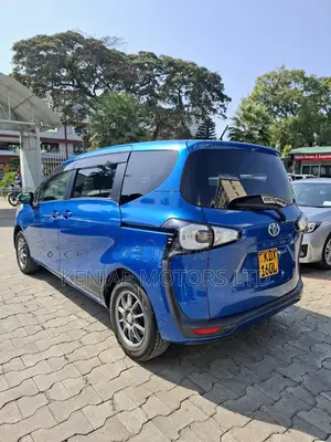 Toyota Sienta 2018 Blue