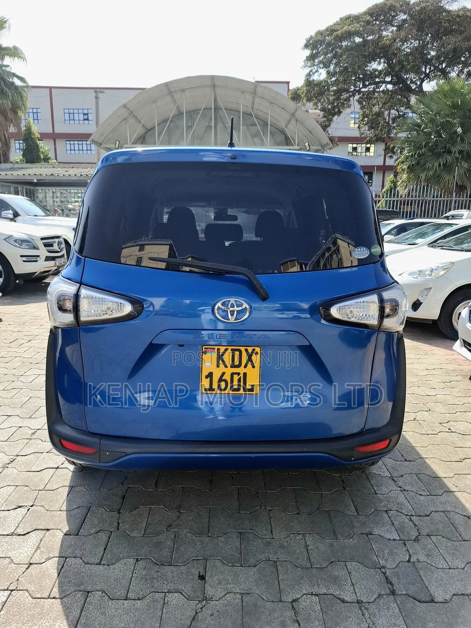 Toyota Sienta 2018 Blue