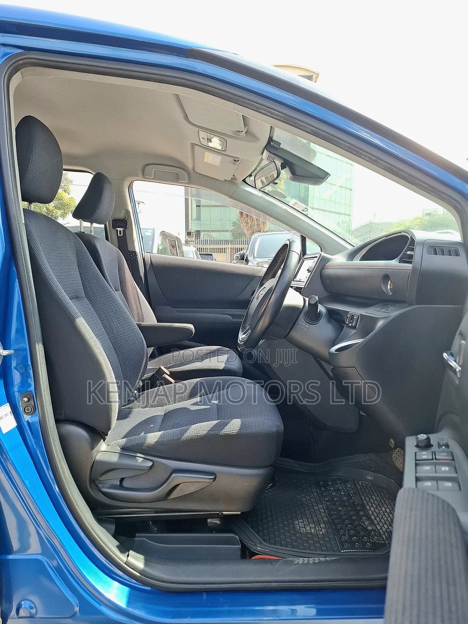 Toyota Sienta 2018 Blue