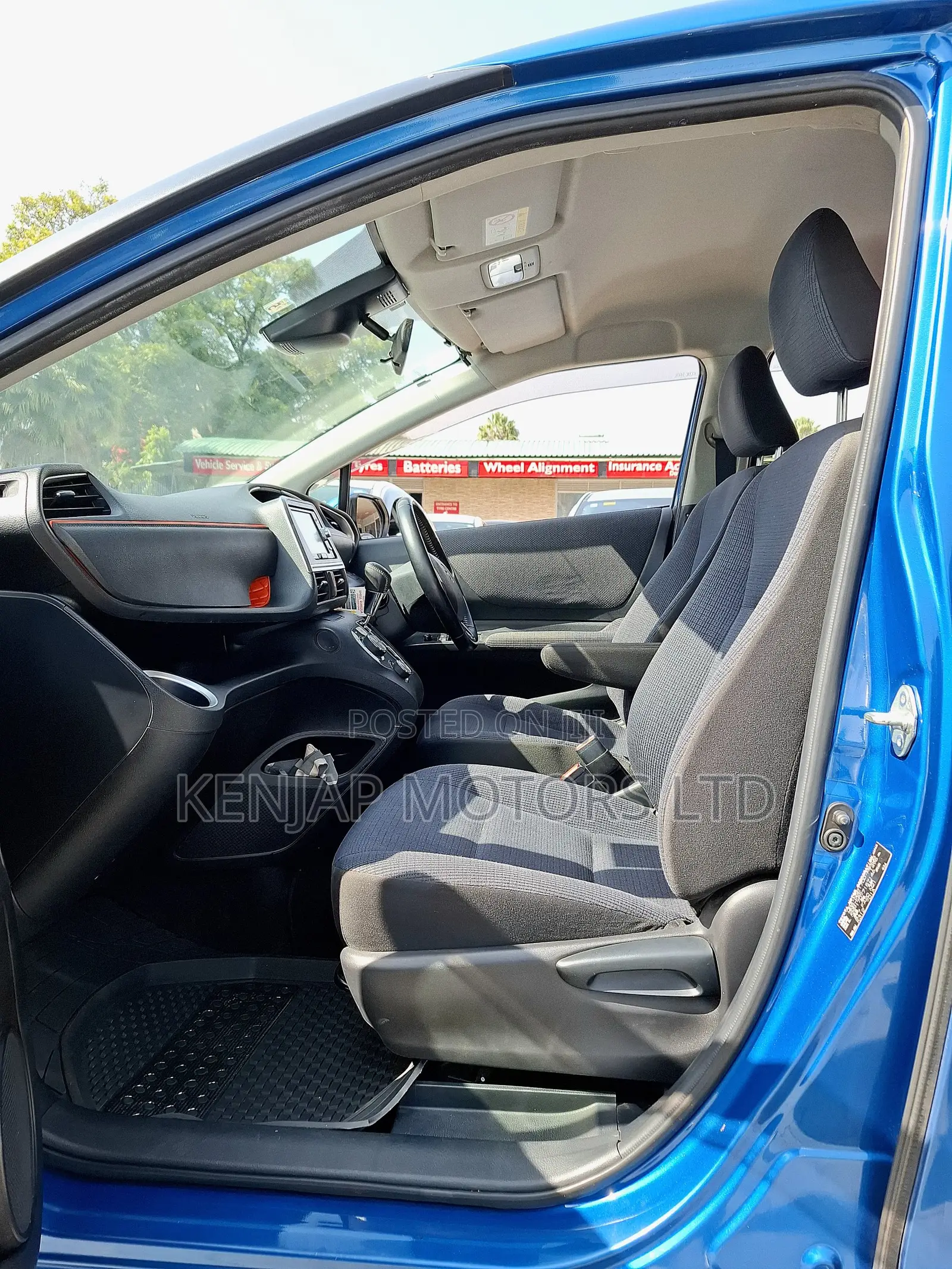 Toyota Sienta 2018 Blue