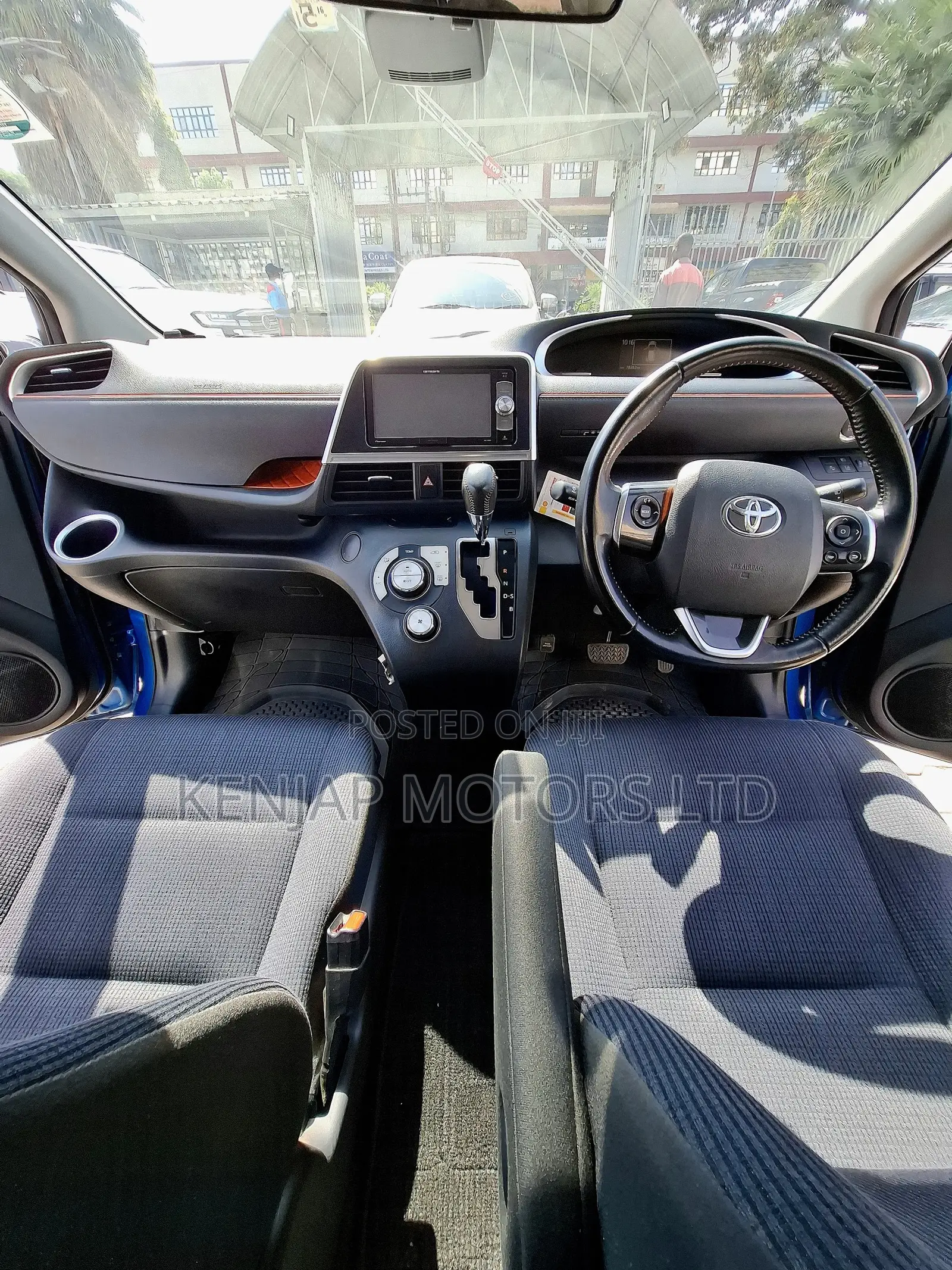 Toyota Sienta 2018 Blue