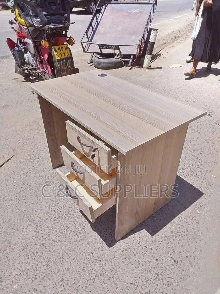1.2m Straight Study Desk