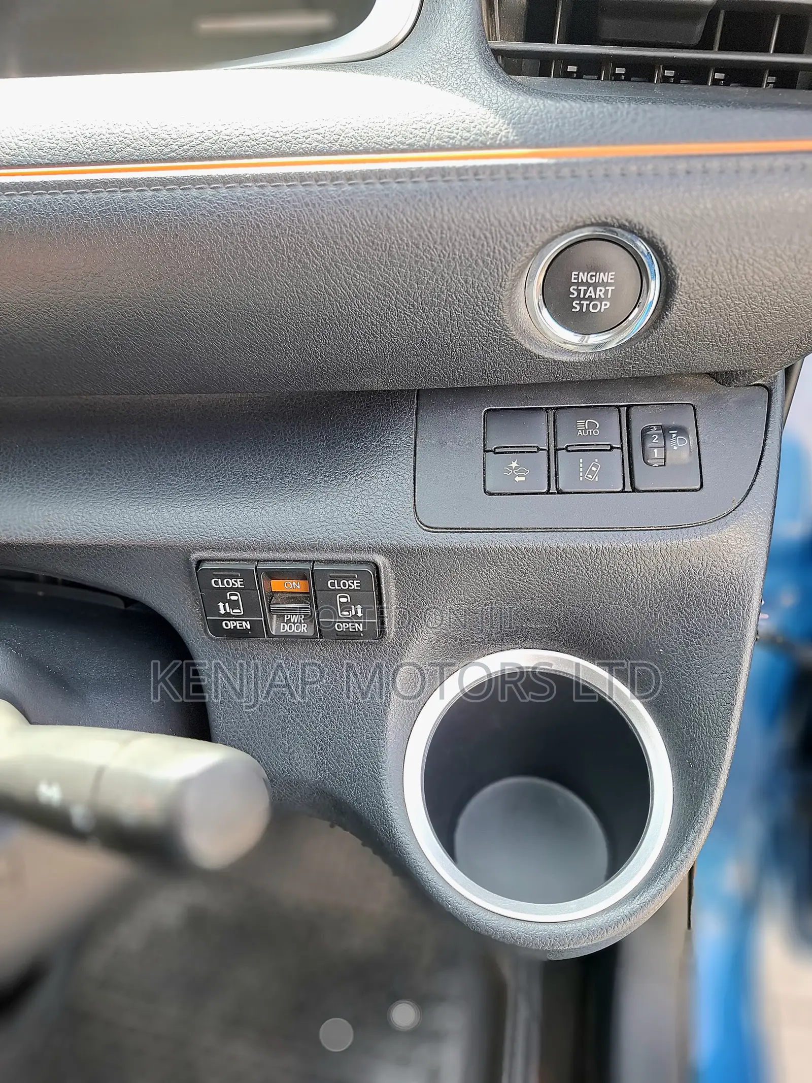 Toyota Sienta 2018 Blue
