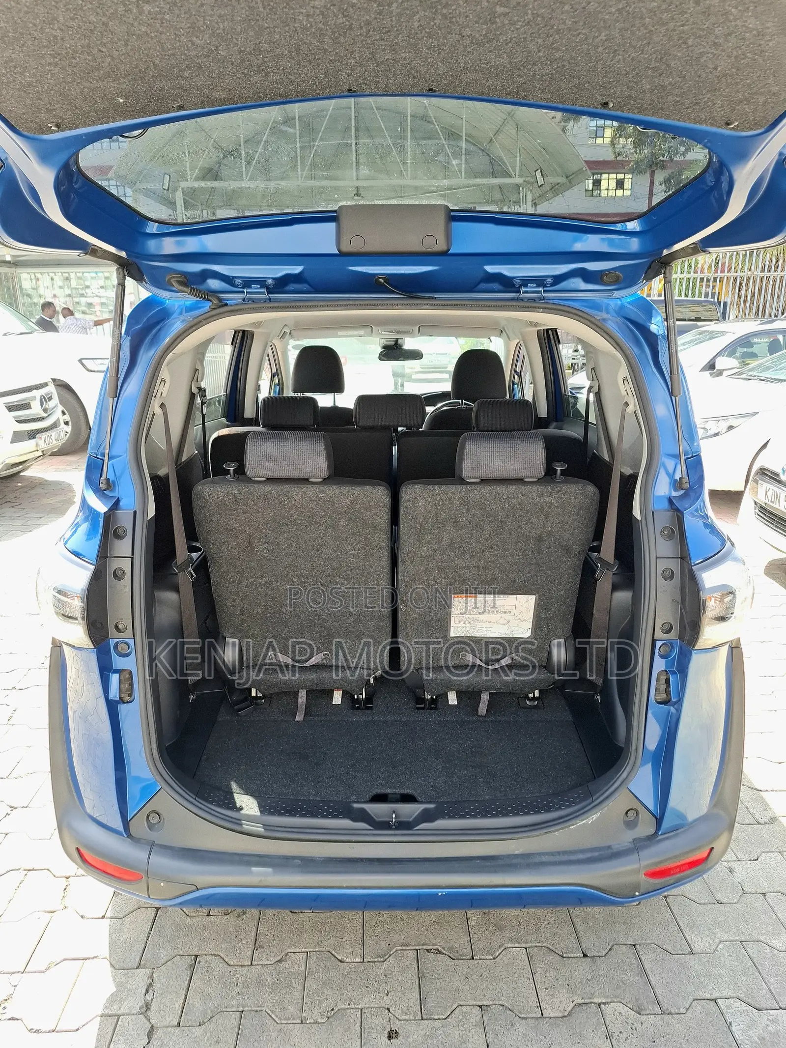 Toyota Sienta 2018 Blue