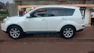 Mitsubishi Outlander 2011 White