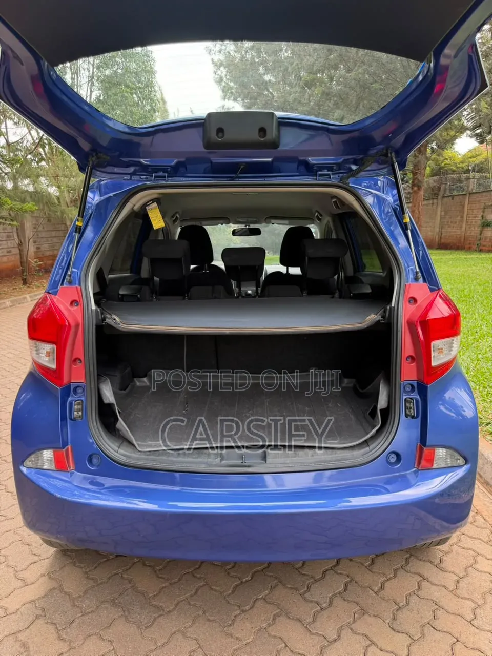 Subaru Trezia 2011 Blue