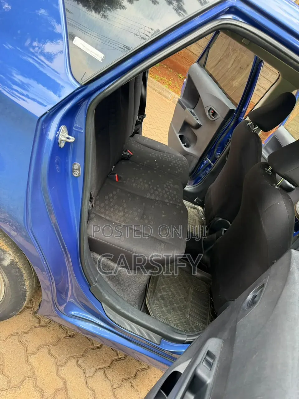 Subaru Trezia 2011 Blue