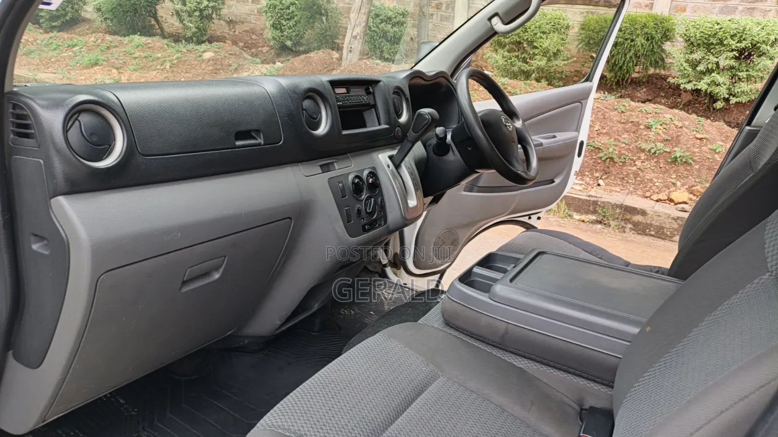 Nissan Caravan (Urvan) 2015 White