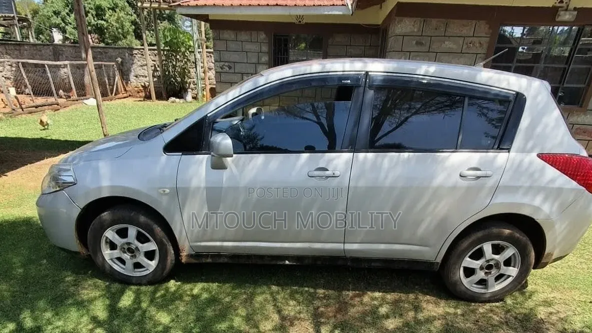 Nissan Tiida 2008 Silver
