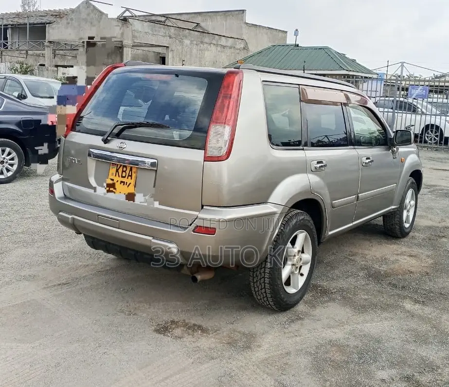 Nissan X-Trail 2000 Gray