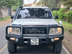Toyota Land Cruiser 2004 White
