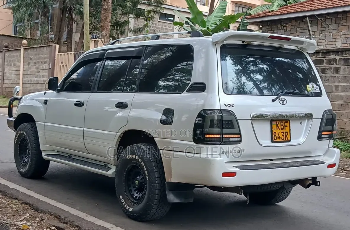 Toyota Land Cruiser 2004 White