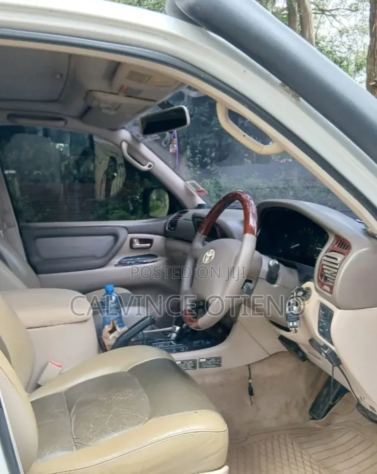 Toyota Land Cruiser 2004 White