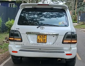 Toyota Land Cruiser 2004 White