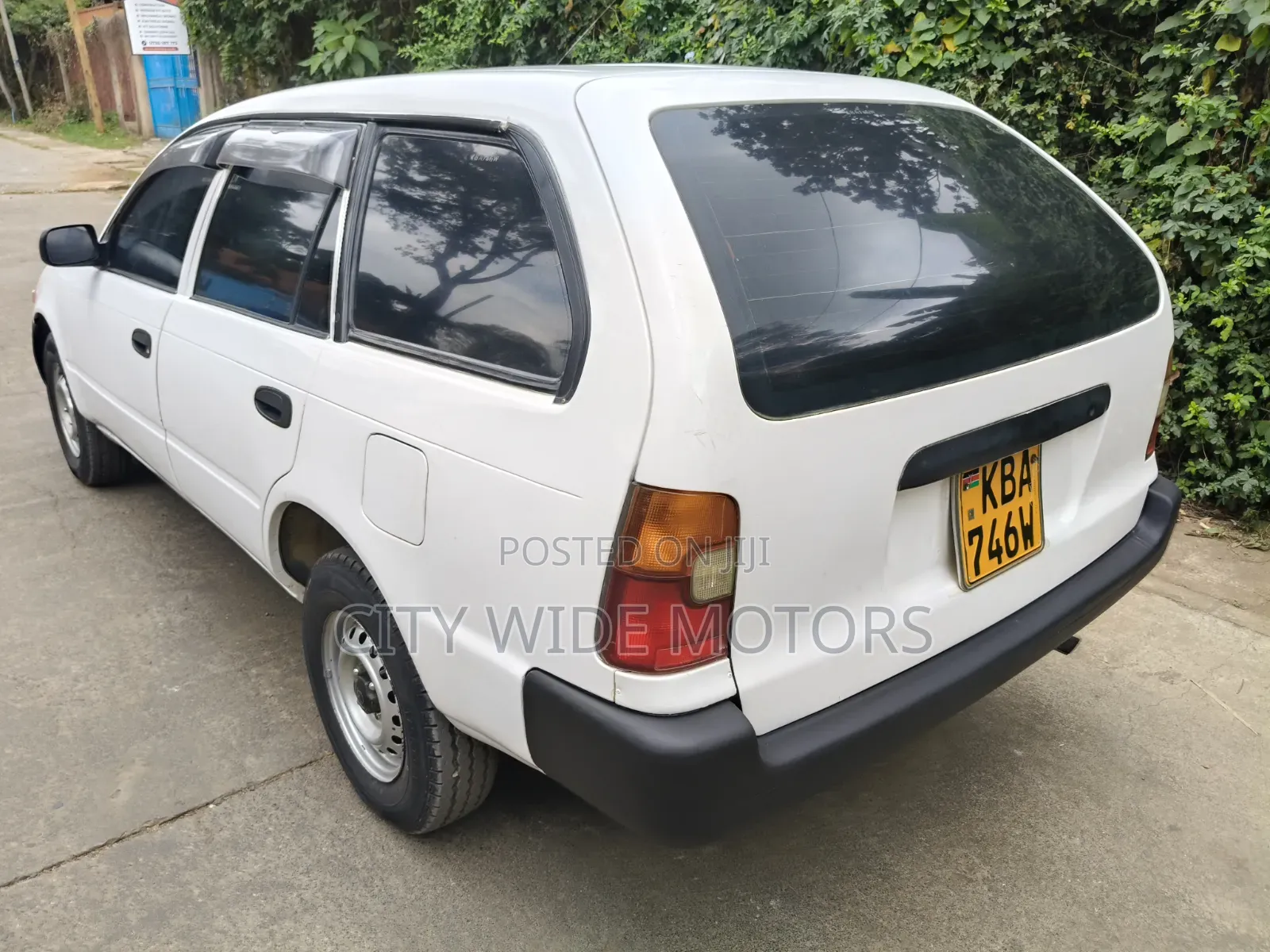 Toyota Corolla 2000 White