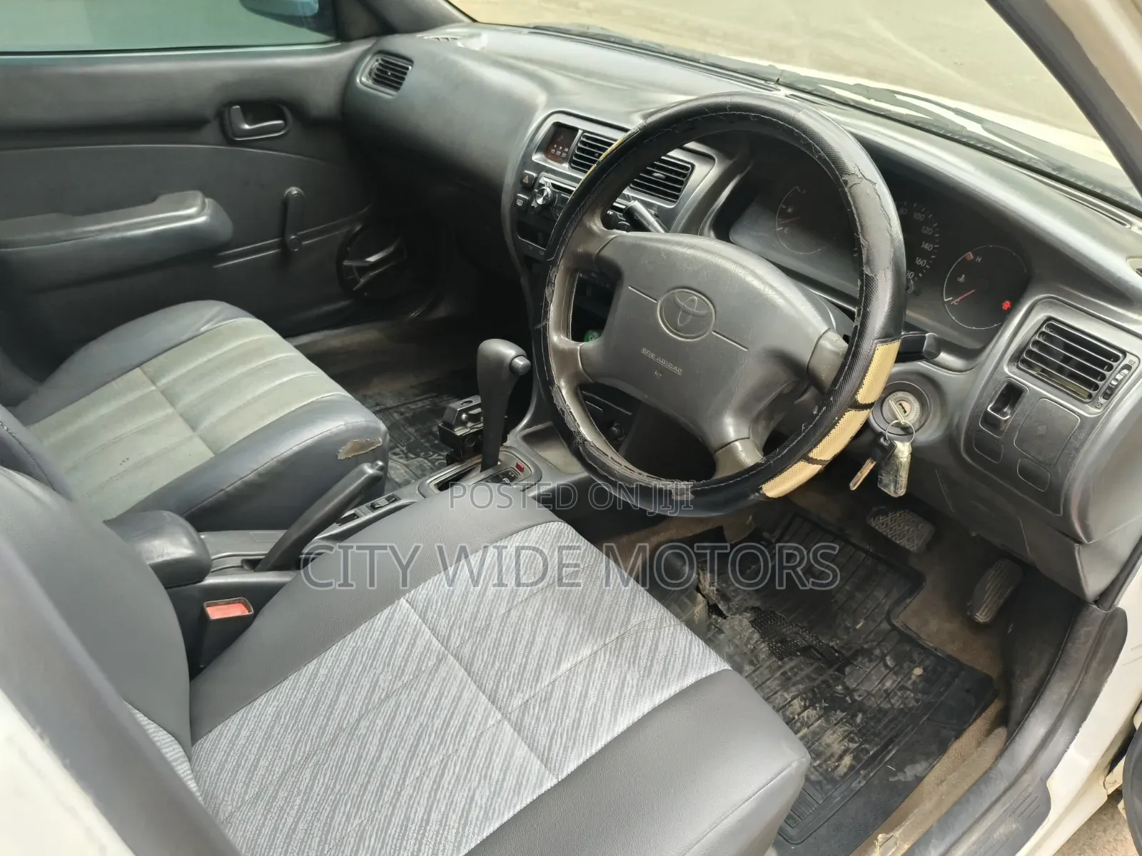 Toyota Corolla 2000 White