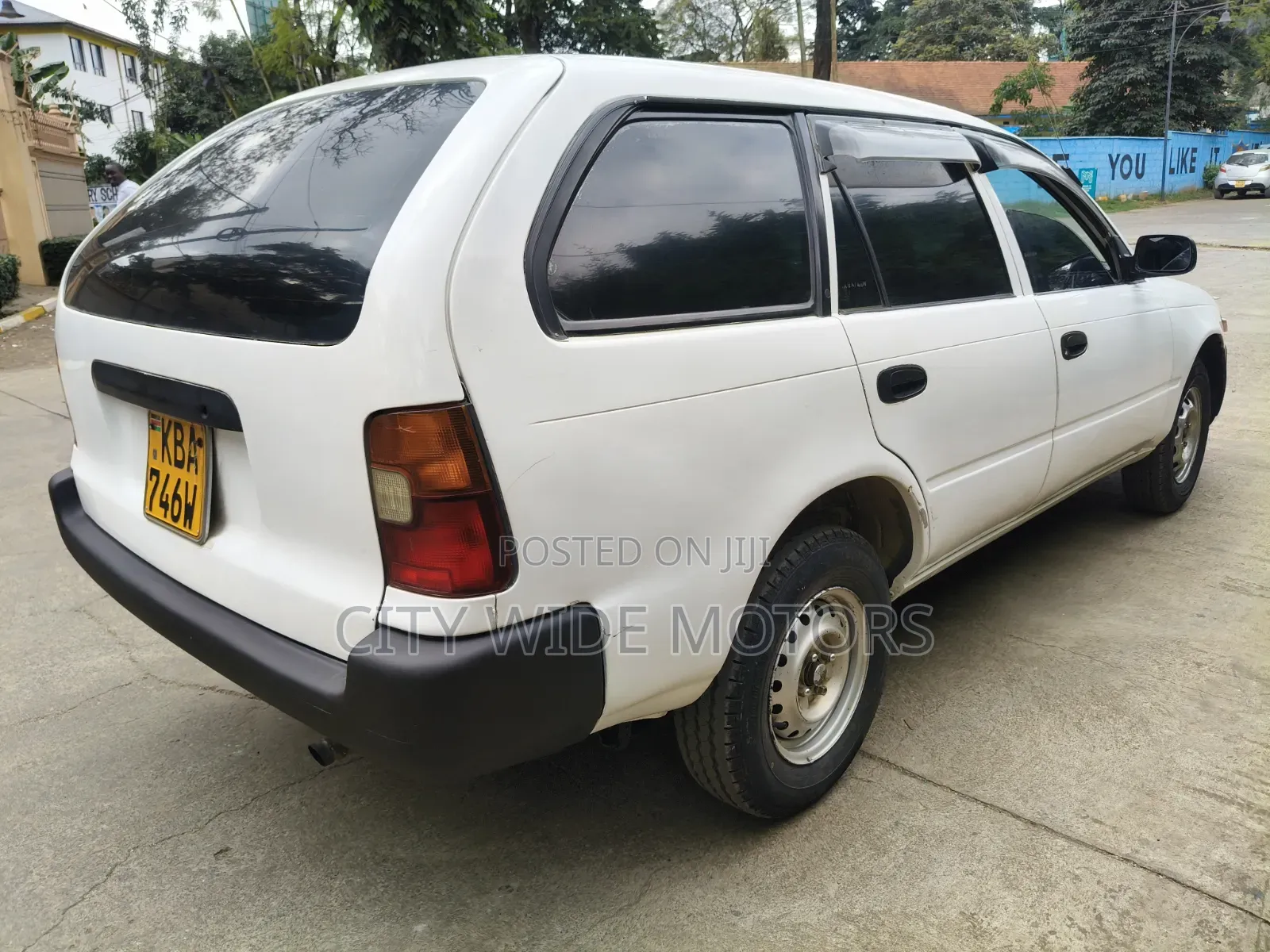 Toyota Corolla 2000 White