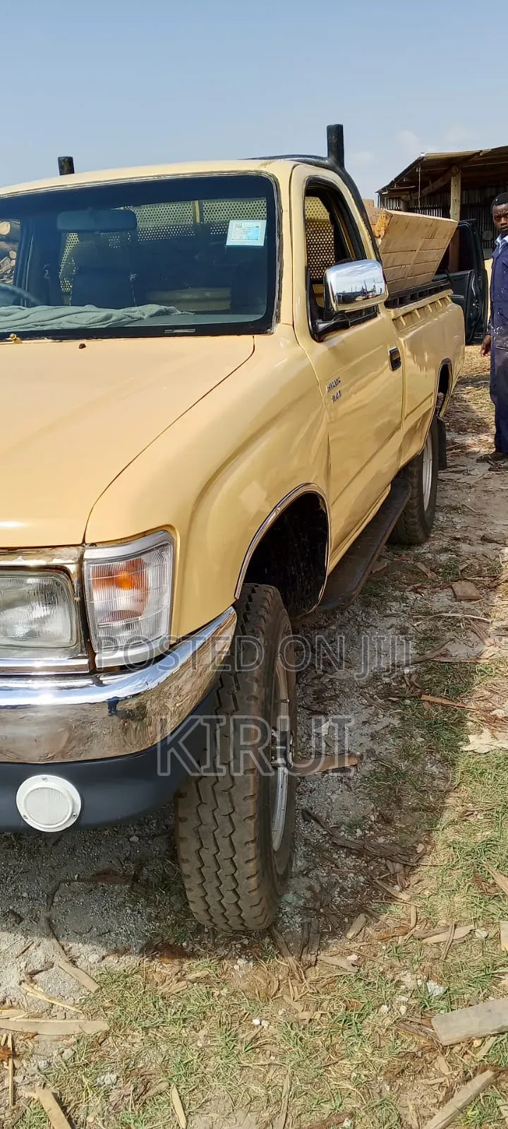 Toyota Hilux 2001 Beige