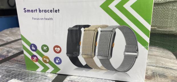 Smart Health Tracker Bracelet - main view