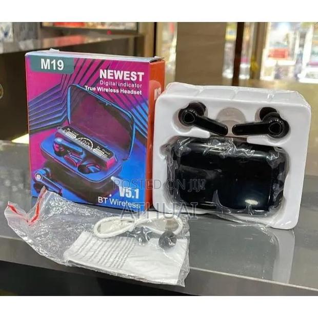 M19 Wireless Bluetooth Earbuds With 2000mah Power Bank Charging Case - thumbnail 2