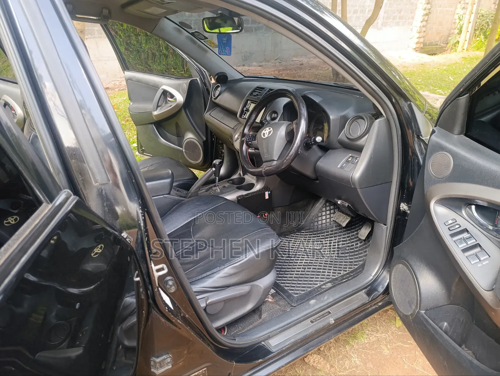 Toyota Vanguard 2010 Black