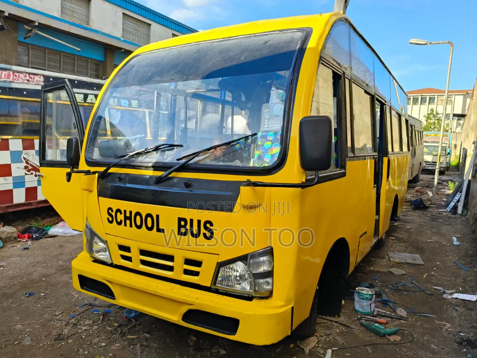 Isuzu NQR 2014 Yellow