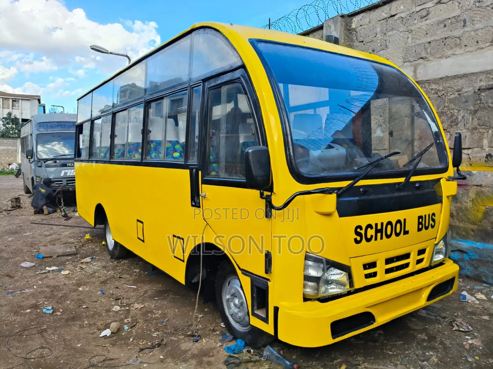 Isuzu NQR 2014 Yellow