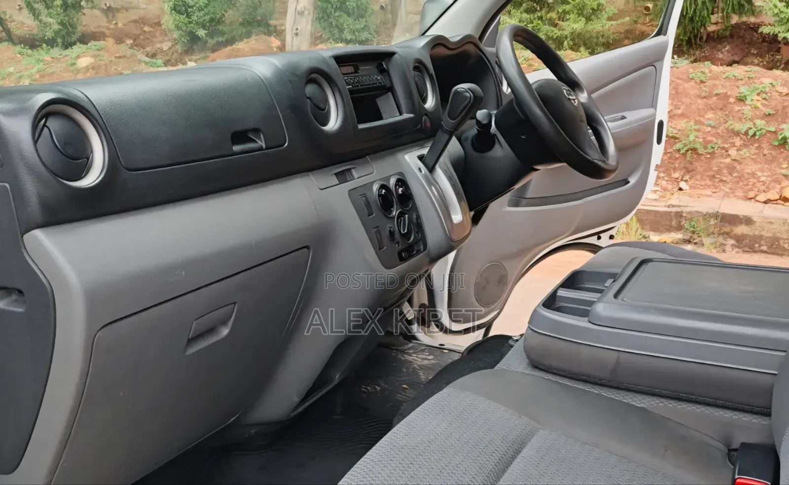 Nissan Caravan (Urvan) 2015 White