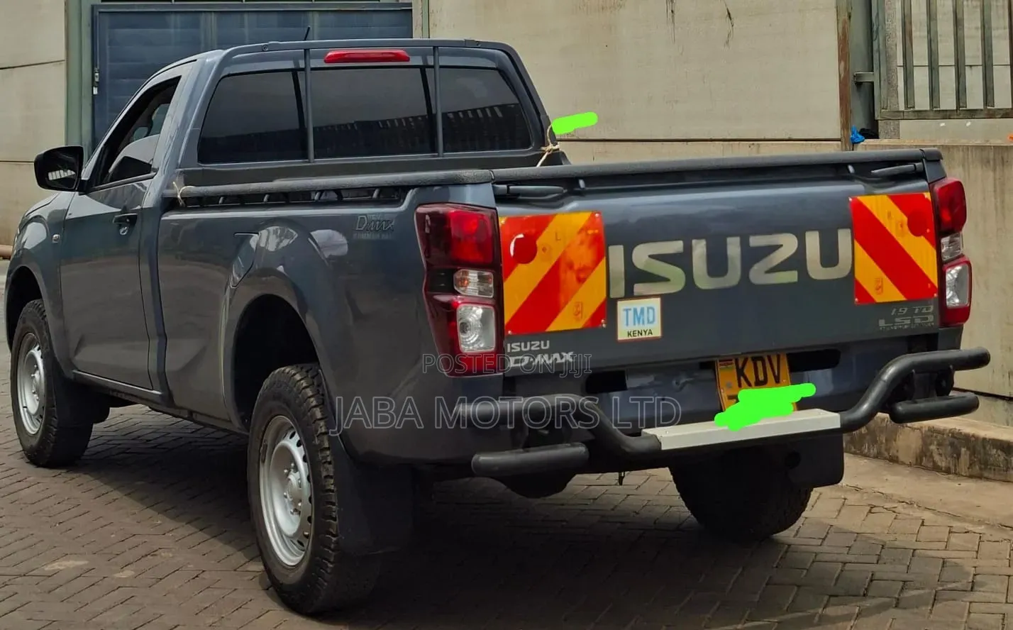 Isuzu D-MAX 2025 Gray