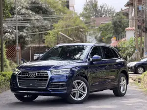 Audi Q5 2.0T Premium AWD quattro 2018 Blue