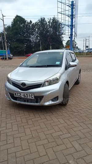 Toyota Vitz 2013 Silver