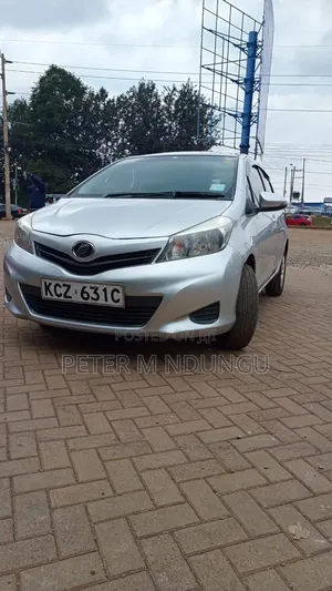 Toyota Vitz 2013 Silver