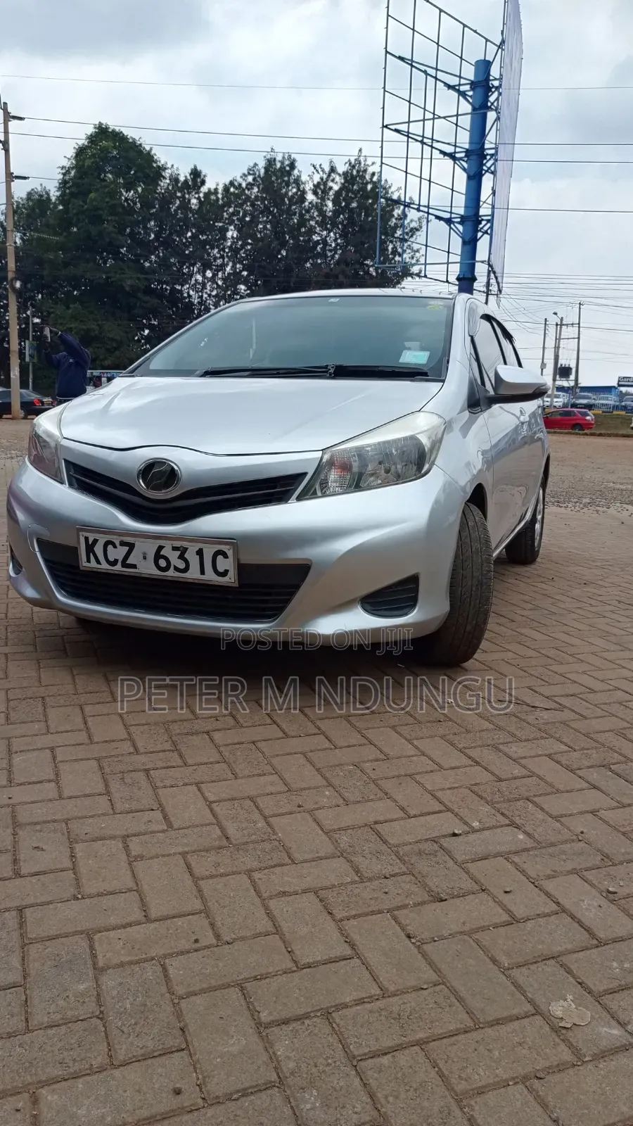 Toyota Vitz 2013 Silver