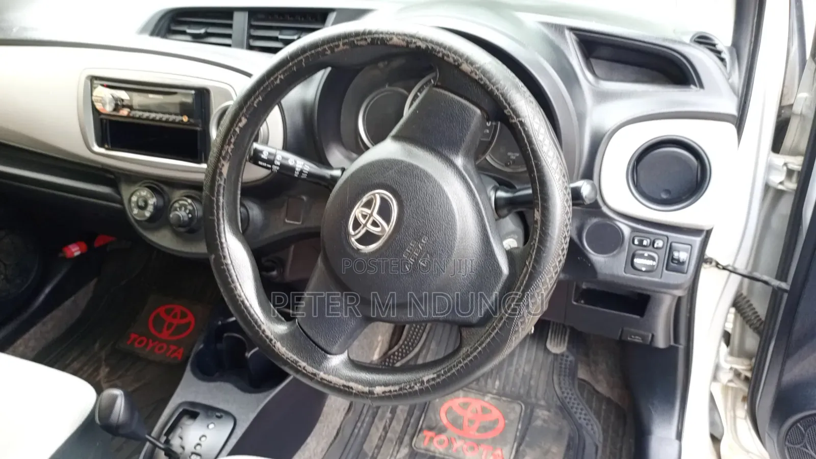 Toyota Vitz 2013 Silver
