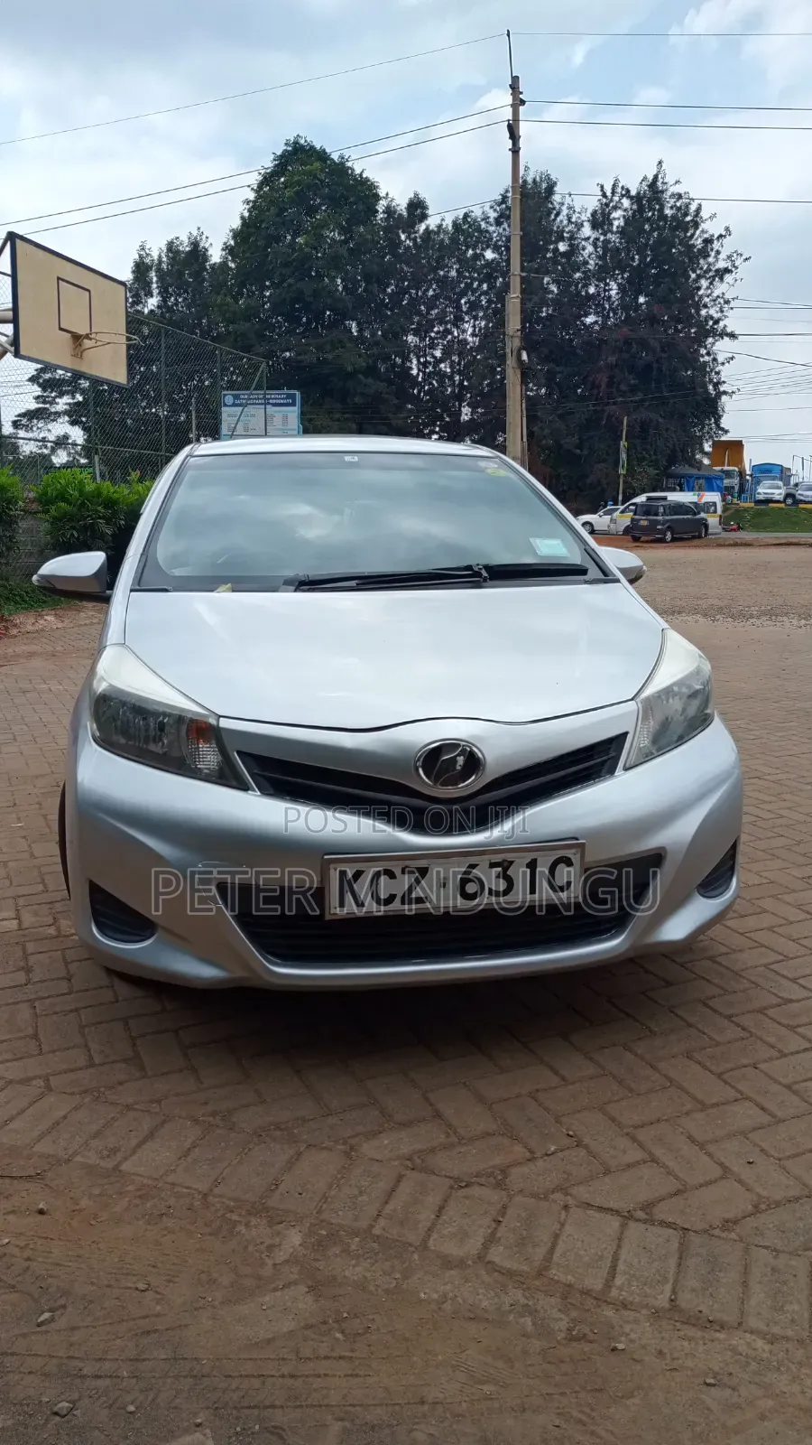 Toyota Vitz 2013 Silver