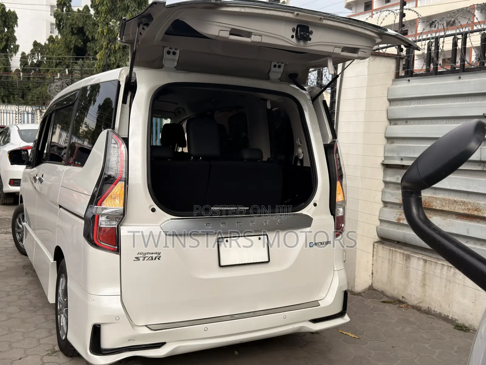 Nissan Serena 2021 White