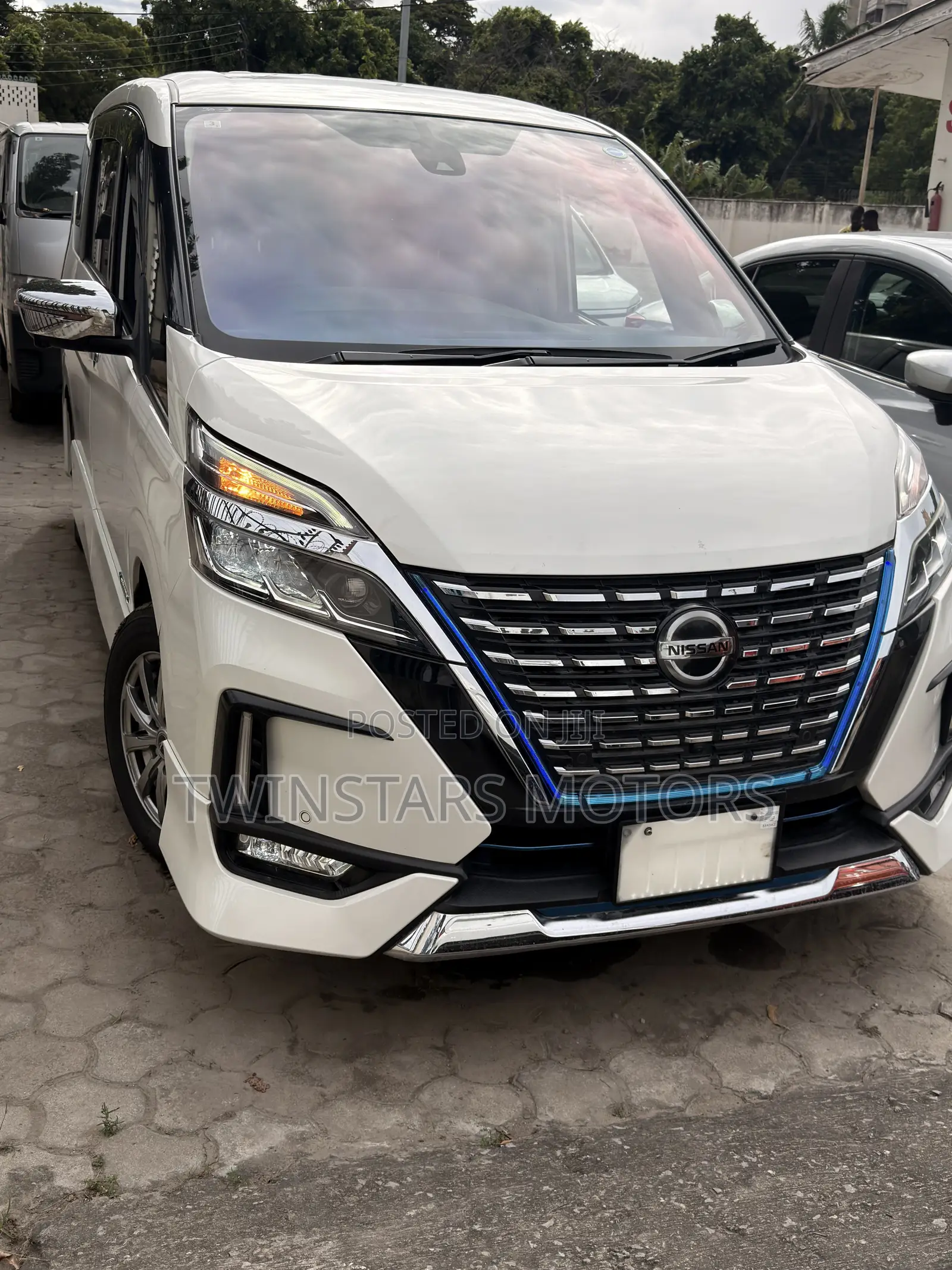 Nissan Serena 2021 White