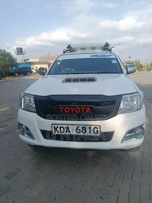 Toyota Hilux 2013 White